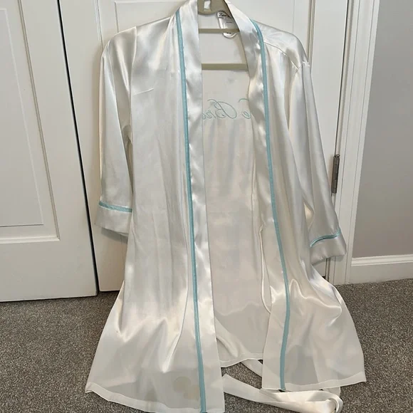 Bride Robe - Picture 3 of 5